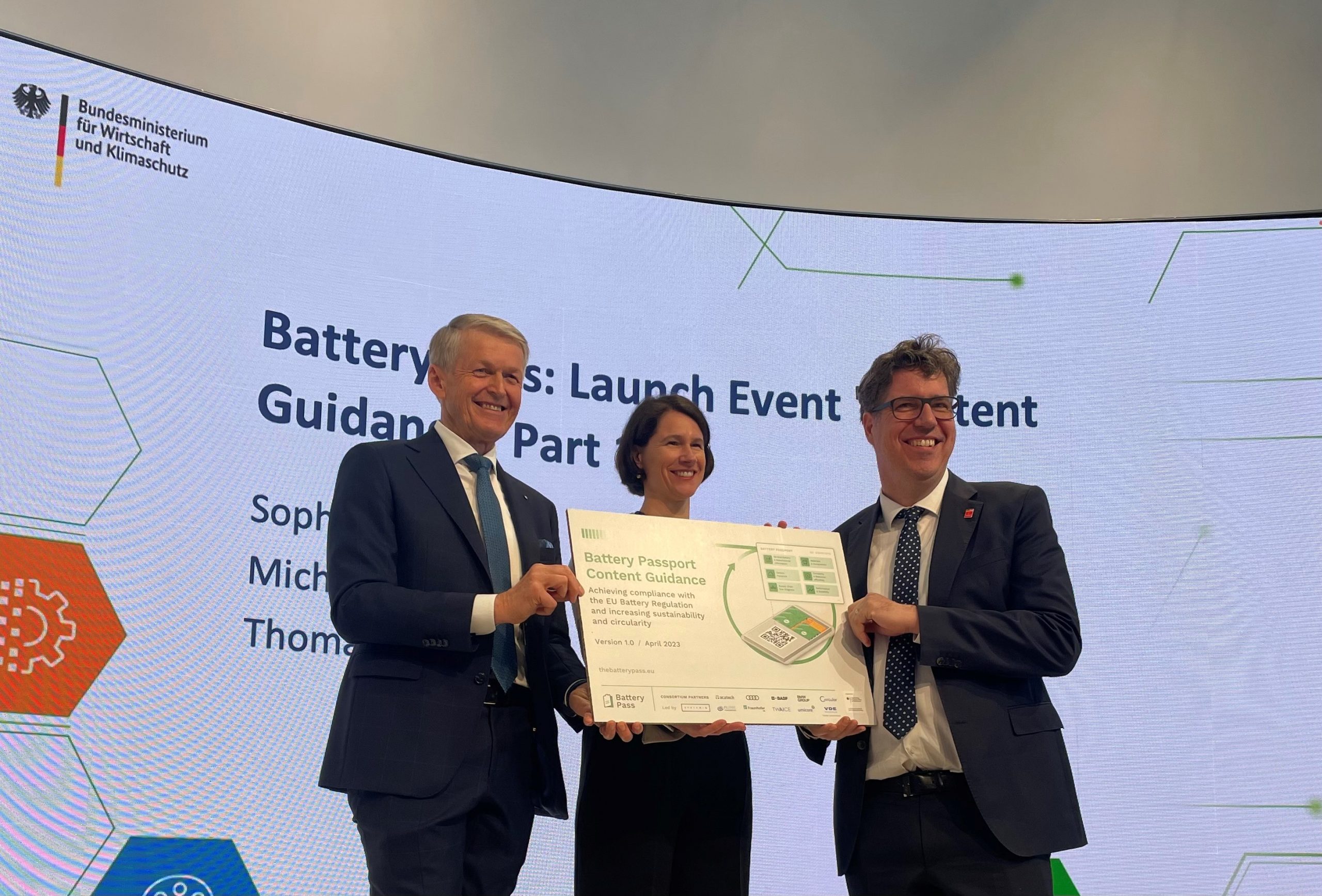 From left to right: Prof. Dr.-Ing. Thomas Weber, President, acatech – National Academy of Science and Engineering; Sophie Herrmann, Partner, Systemiq GmbH and Program Director, Battery Pass Consortium; Michael Kellner, Parliamentary State Secretary of the Federal Ministry for Economic Affairs and Climate Action (BMWK).